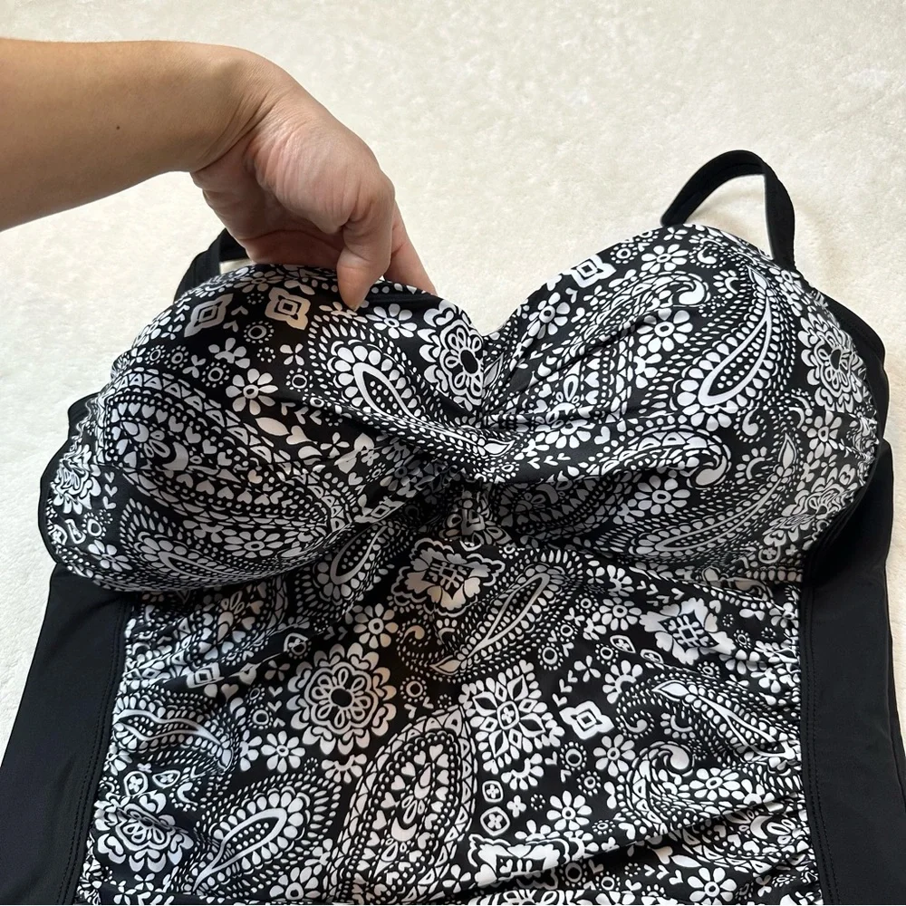 Liz Claiborne Black White Paisley One-Piece Swimsuit Ruched Belly Plus Swim